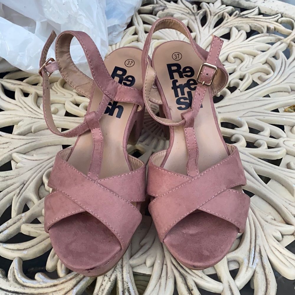 Refresh pink velour heels sz. 37